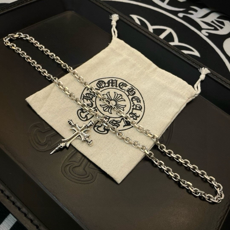 Ch*0me He**ts necklaces